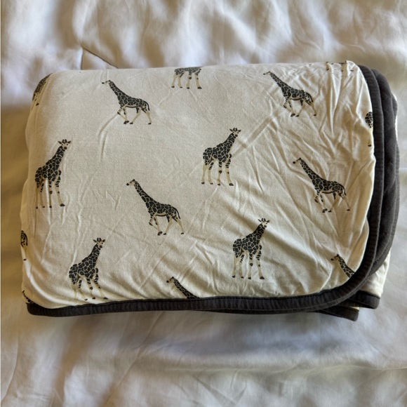 Kyte BABY Cream and Gray Giraffe Blanket - Picture 3 of 5